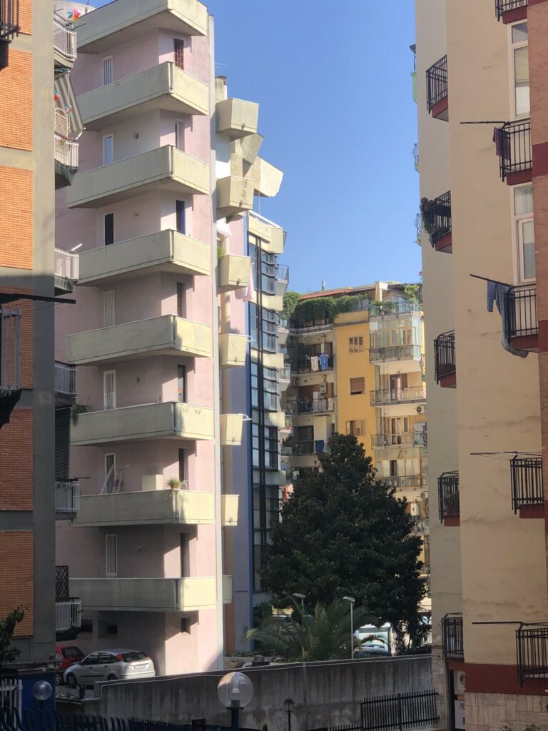 ROSSI Aldo - Immeuble résidentiel - Naples - Italie